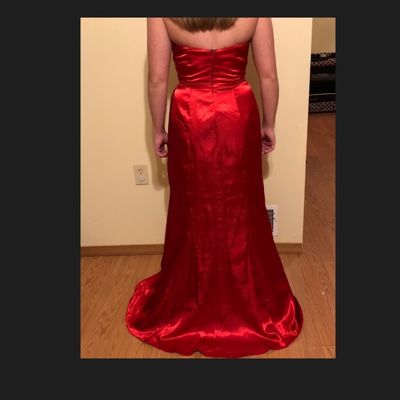 STUNNING - Picture 3 of 6